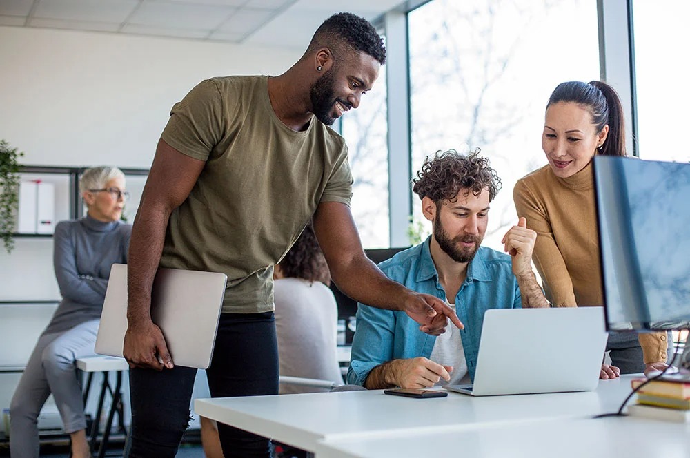 How a Keynote speaker california business Motivates Teams and Leaders